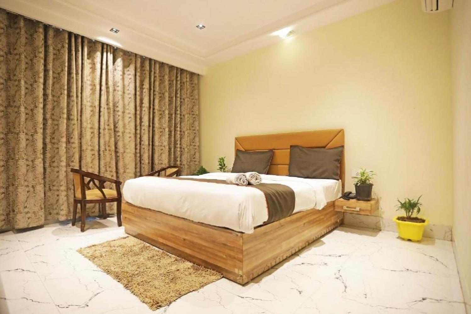 Hotel Royal Paradise By Kdson New Delhi Eksteriør bilde